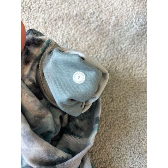 EUC Lululemon Align 6in Biker Shorts in Kaleidofloral, $60 Sz 2 B7 - Picture 6 of 8